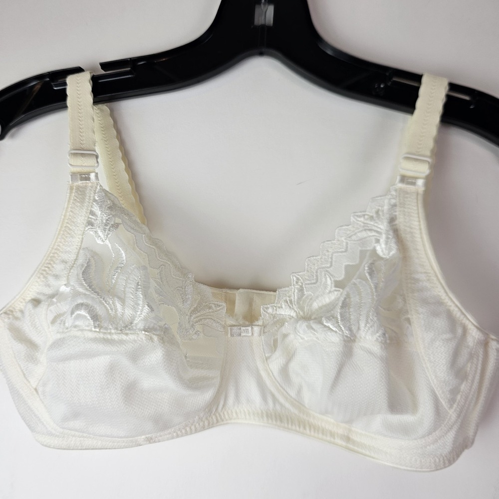 Chantelle Lace Bra, Ivory Size 34B Beautiful Lace Gently Used